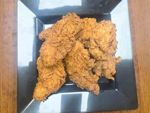 Chicken Tenders (8pcs).