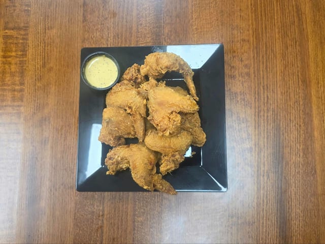 Lemon Pepper Crush Whole Wings (8pcs).